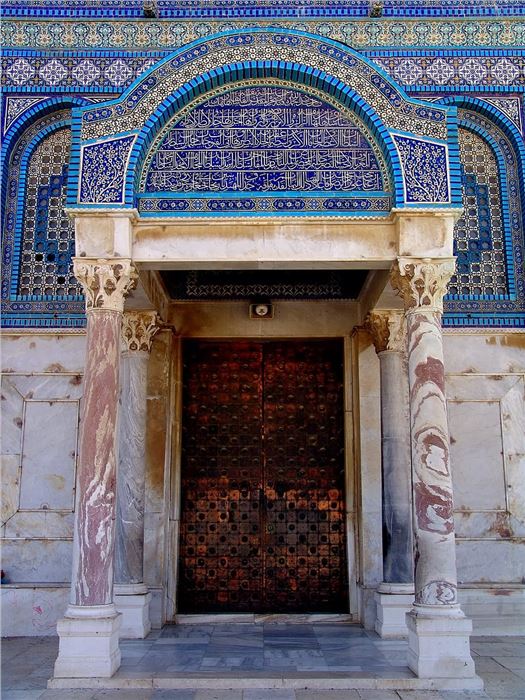 detail of The Dome of the Rock (photo by Leon petrosyan, CC BY-SA 3.0)