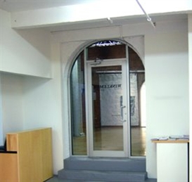 Selling Solo vs. Working with a Gallery